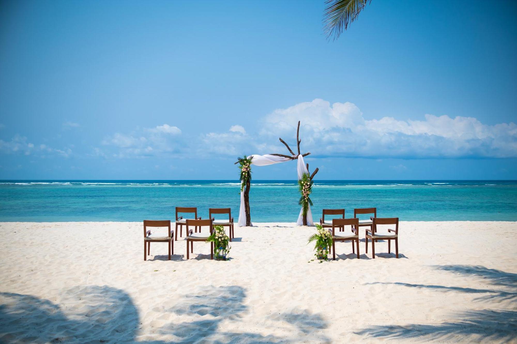 Diamonds Leisure Beach & Golf Resort Diani Beach Ngoại thất bức ảnh Beach at Iberostar Grand Hotel Bávaro
