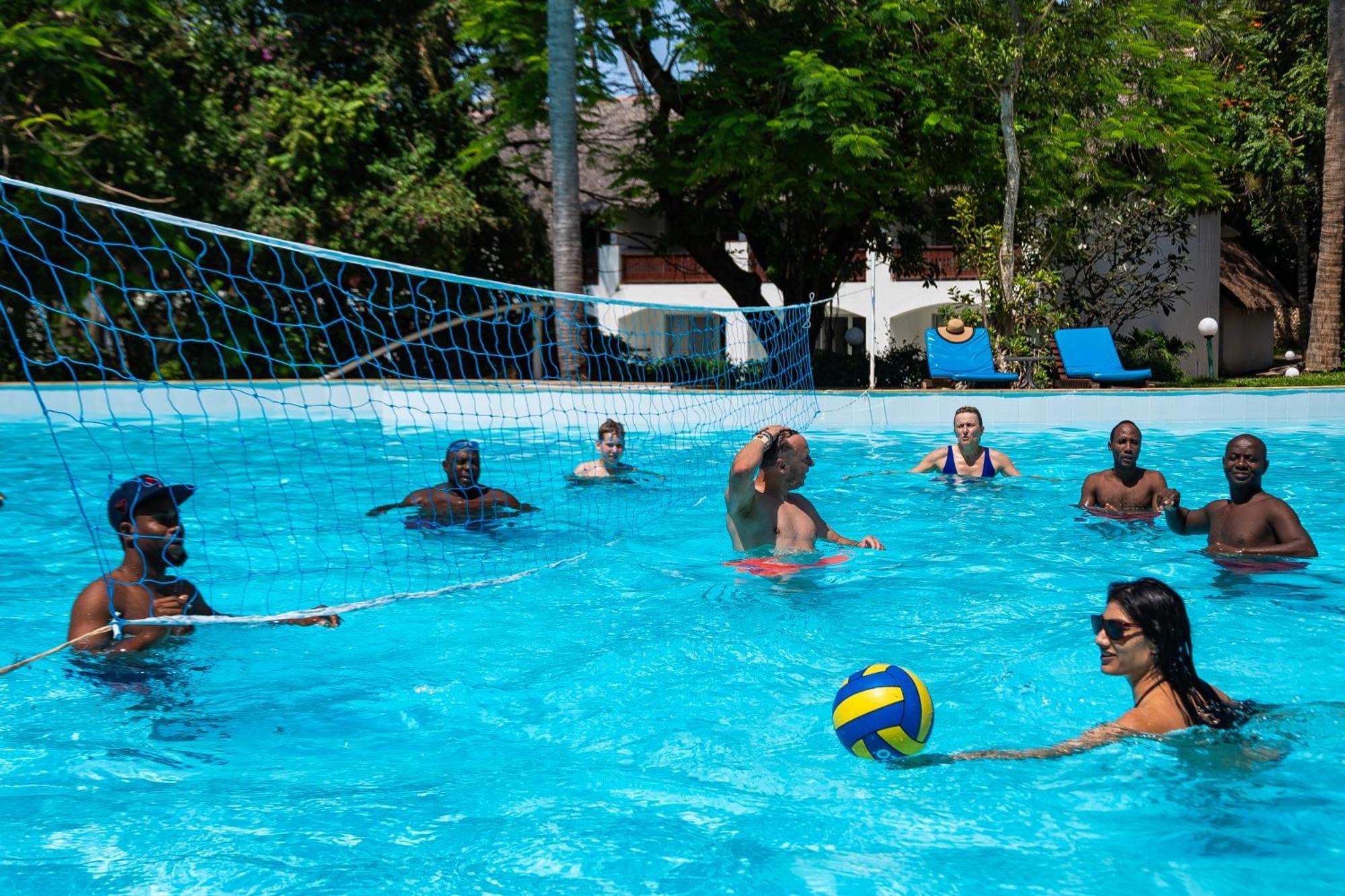 Diamonds Leisure Beach & Golf Resort Diani Beach Ngoại thất bức ảnh Water volleyball