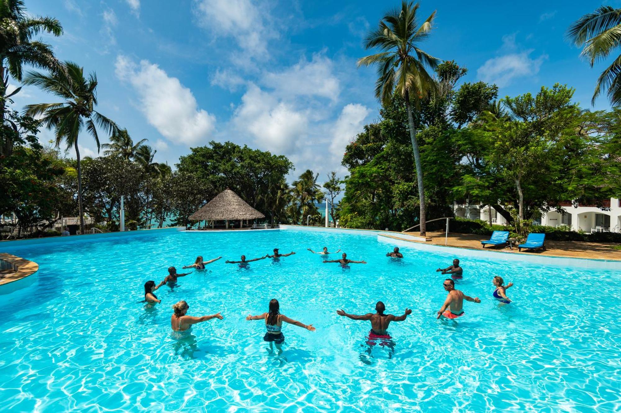 Diamonds Leisure Beach & Golf Resort Diani Beach Ngoại thất bức ảnh The pool at the Nyali Beach Resort