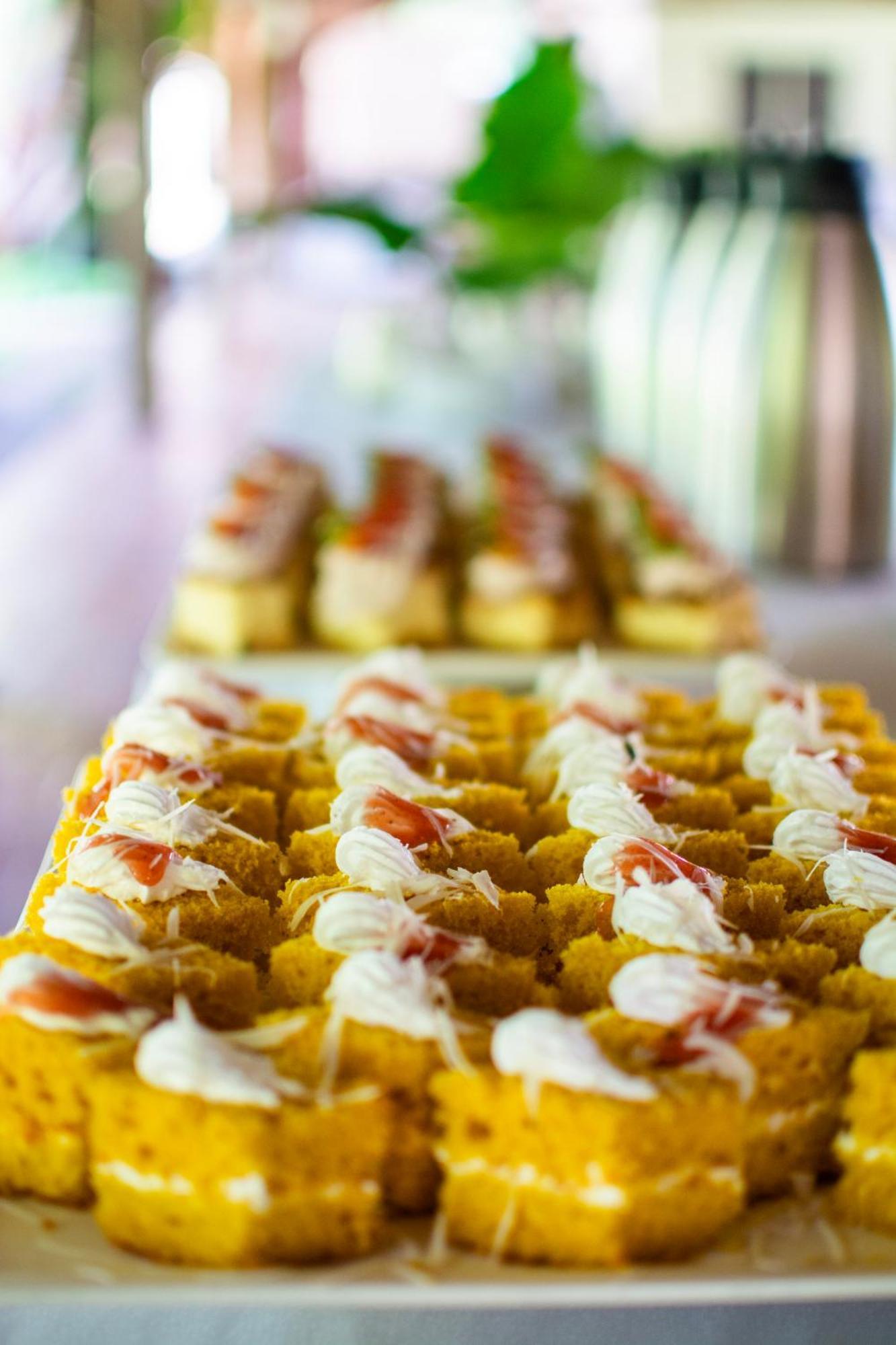 Diamonds Leisure Beach & Golf Resort Diani Beach Ngoại thất bức ảnh A display of canapés