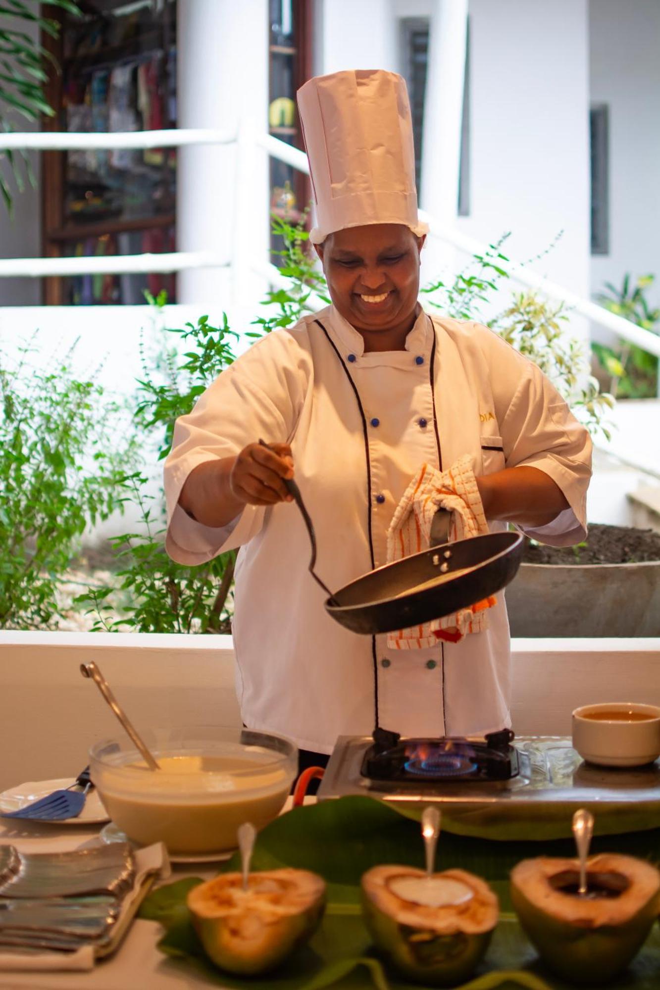 Diamonds Leisure Beach & Golf Resort Diani Beach Ngoại thất bức ảnh A chef cooking